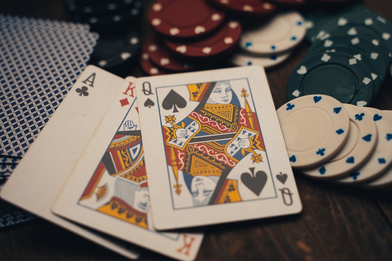 Slow Play Vs. Fast Play: What To Choose At Poker Games