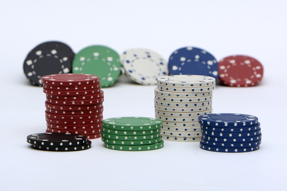 How to Play Poker: Tips on Dealing with Bad Beats