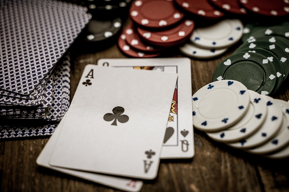 Why Poker Is an Amazing Game to Play With Friends
