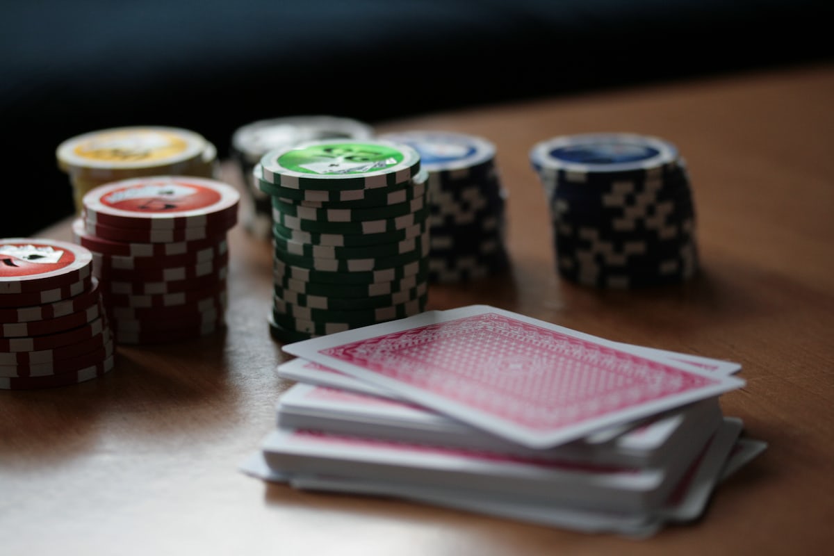 How Can an Online Poker Game Help You Improve Your Skills for High-Stakes Tournaments?