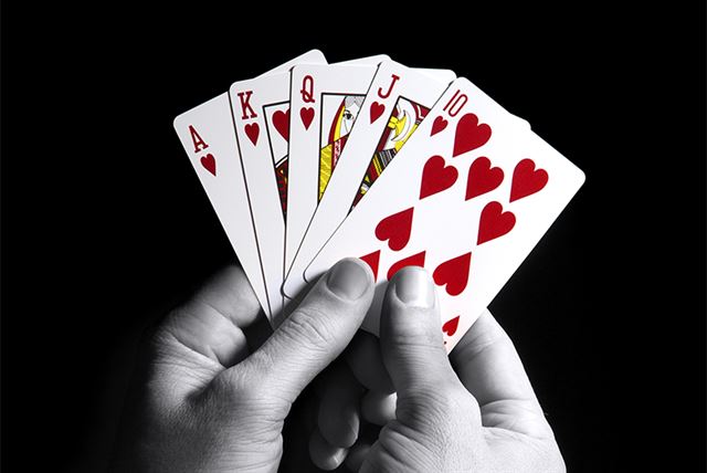 Flush vs. Straight Showdown: Decoding the Thrilling Clash of Poker’s Dynamic Hands